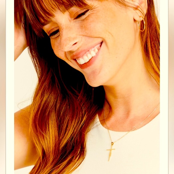 NWT Altar’d State Faith Cross Necklace - Picture 2 of 5